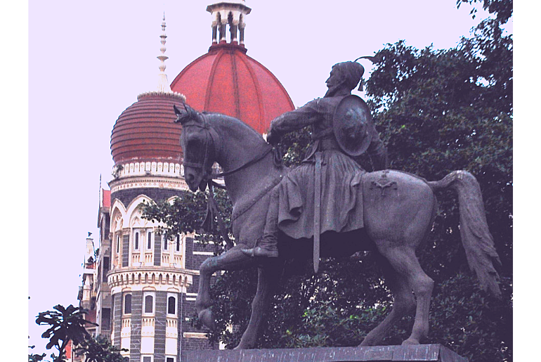 Shivaji statue gateway india